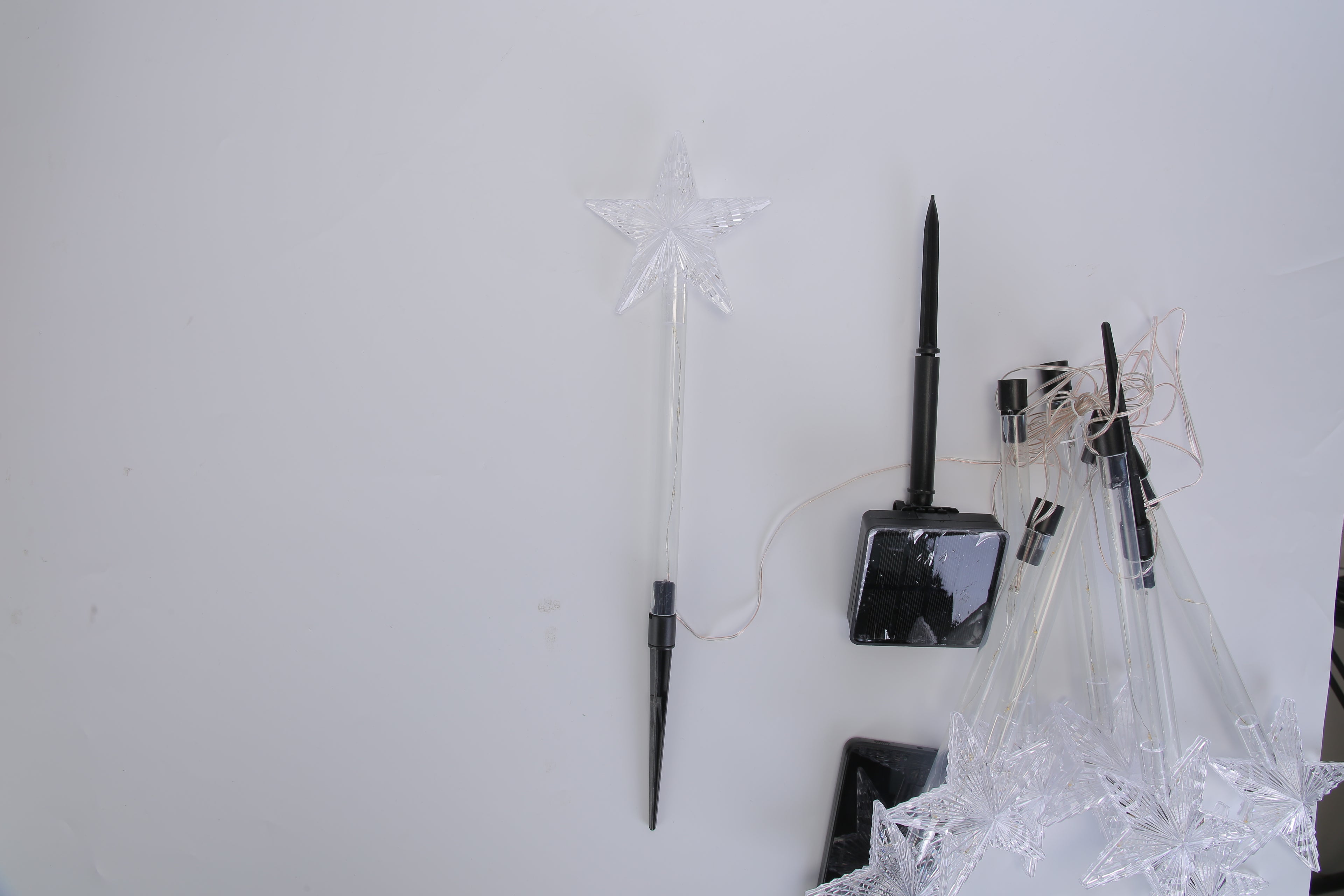 8Pack Christmas Solar Stake Light 64LED Beads Star Shaped Pathway Lights With 8 Lighting Modes IP64 Waterproof Xmas Decoration For Garden Patio Yard Porch Driveway